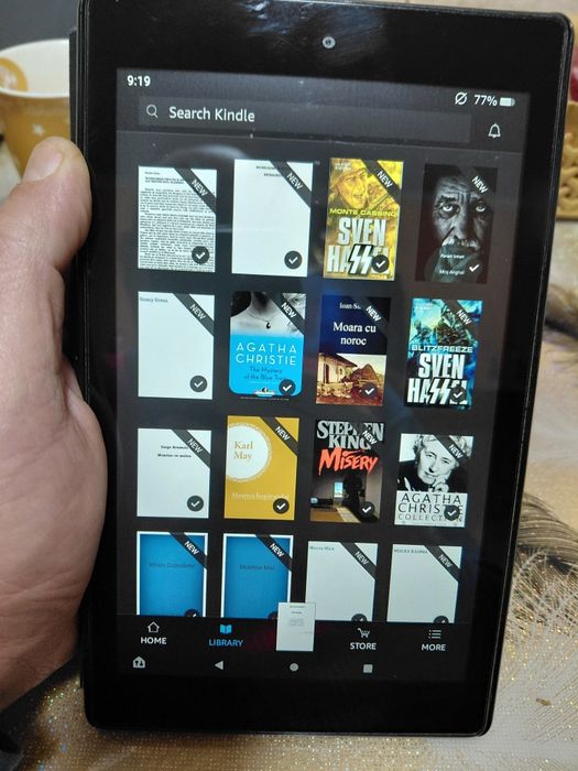 Vind kindle amazon generatia 8 cu peste 2300 de cărți în limba română