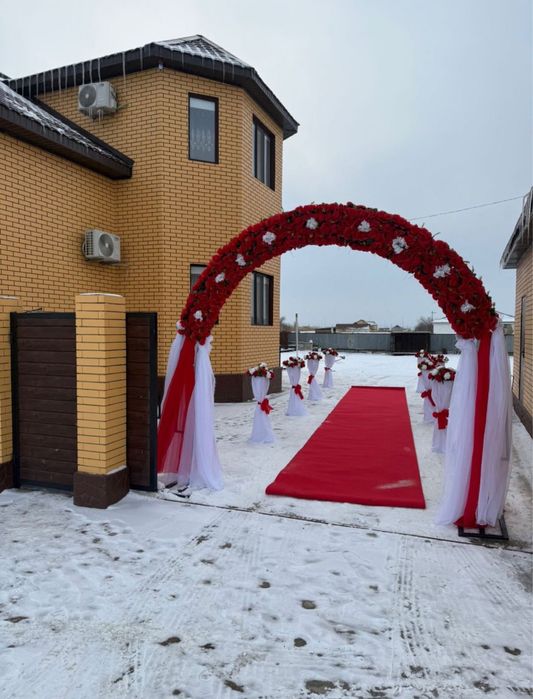 Арка красная дорожка