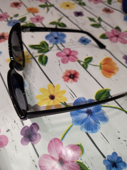 Guess слънчеви очила