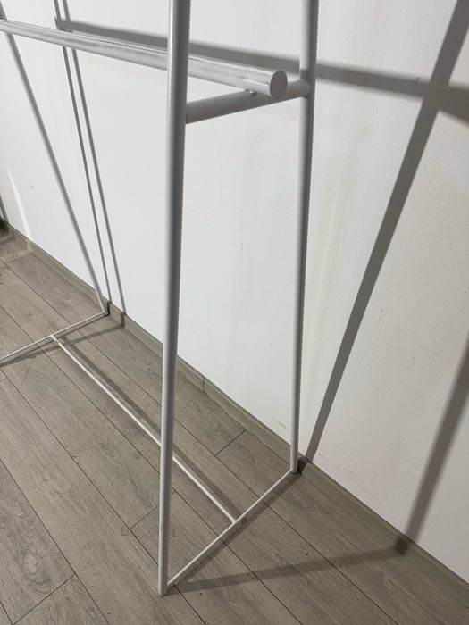 Stender Umerașe; Suport Haine Metalic Înalt Cu Două Bare, Alb Mat