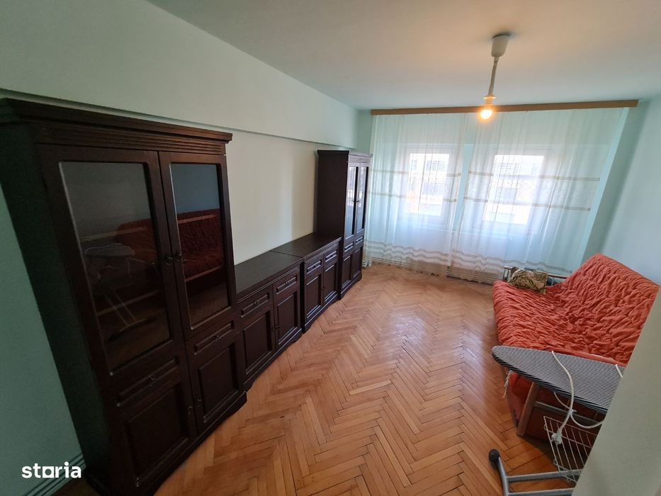 Inchiriez ap. 2 camere Decomandat Pe Bulevard Centrala,Clima.