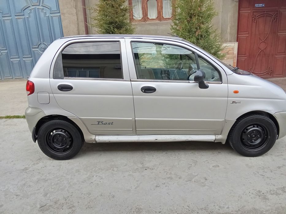 Moshina sotiladi naxtka