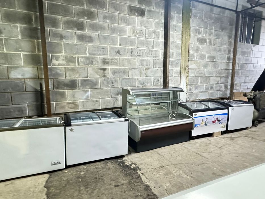 Продам витринные холодильники