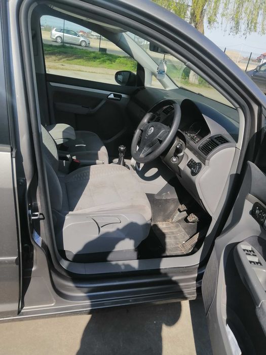 dezmembram volkswagen touran