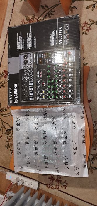 VÂND MIXER AUDIO – NOU
Mixer Yamaha MG10X – NOU, nefolosit
Mixer pr