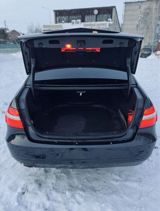 Mercedes-benz E200,2010 года