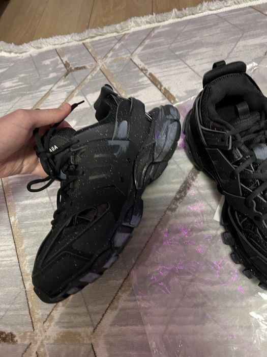 Balenciaga track