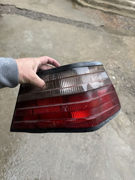 Мерсндэс 124 малинавый