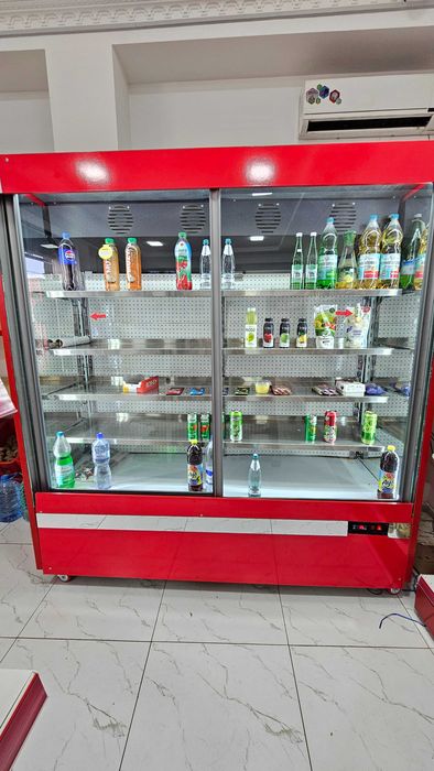 Продается витринный холодильник