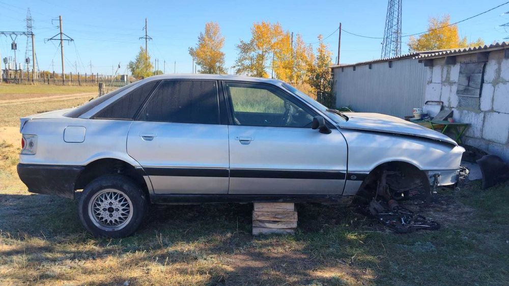 Автомобиль audi 80 b3