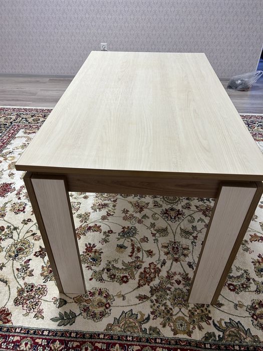 Стол кухонный