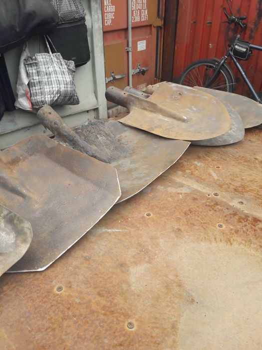 Лопаты штыковые , совковые , вилы б/ у