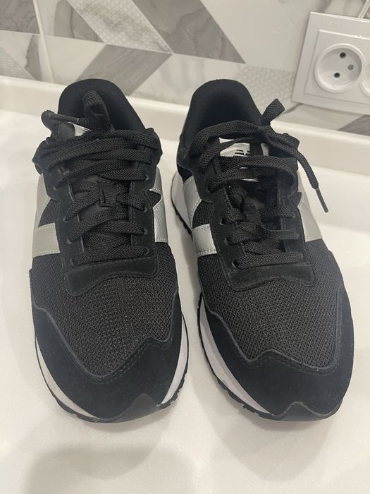 Кроссовки черные