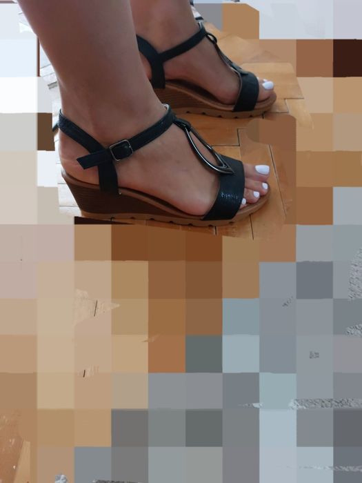 Sandale noi, un design  foarte chic, usoare, foarte comode