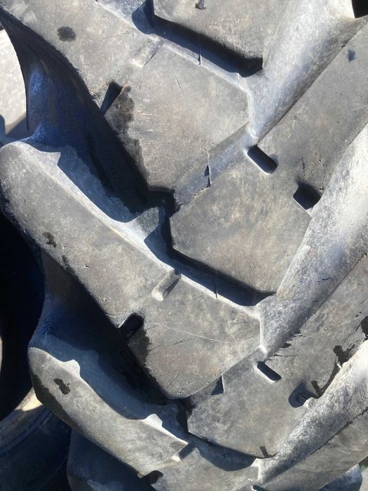 Гуми 12.5 20 багери трактори и др / 2БРОЯ