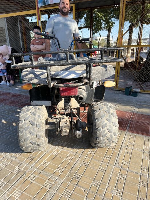 kvadiratsikil yurip turipdi