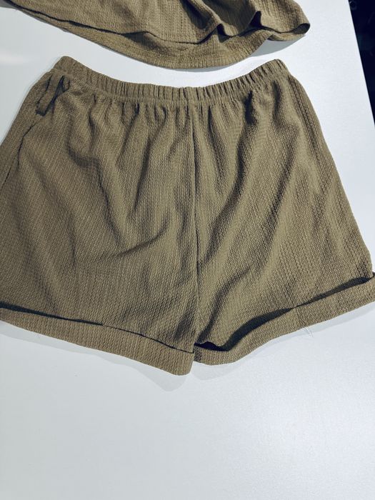 Дамски сет в бежово – размер М, нов