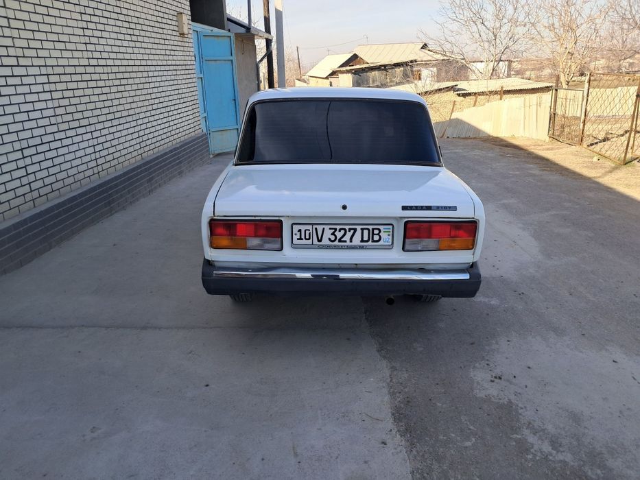 Vaz 2107 sotiladi