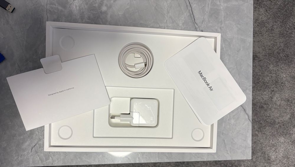 Macbook Air M2 13inch Starlight