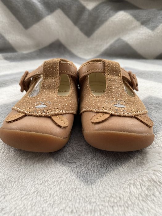Papuci Clarks noi marimea 22
