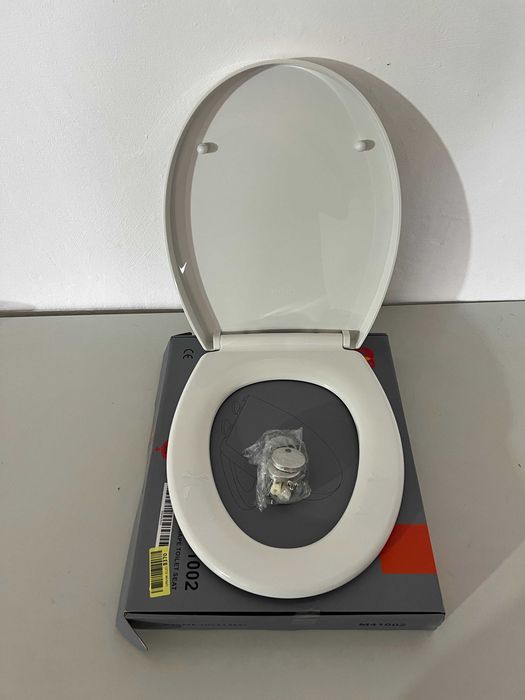 Capac WC universal Ibergrif M41002 cu închidere lentă Soft Close