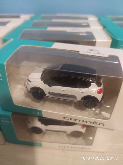 Колекционерски колички, монети и ключодържатели Citroen