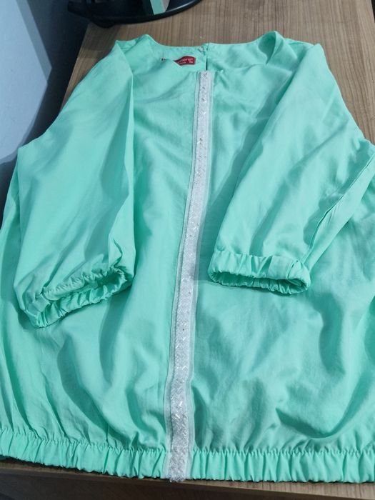 Bluza mint  elegantă cu  accesoriu din  mărgele Atmosphere,mărimea 38.