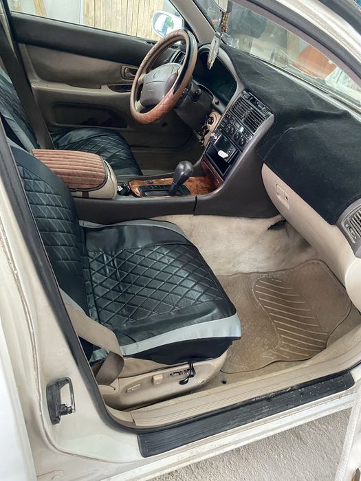 Lexus GS 300.