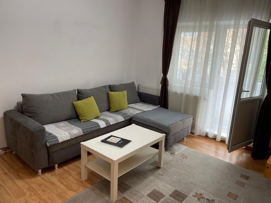 Inchiriez apartament cu 2 camere semidecomandat