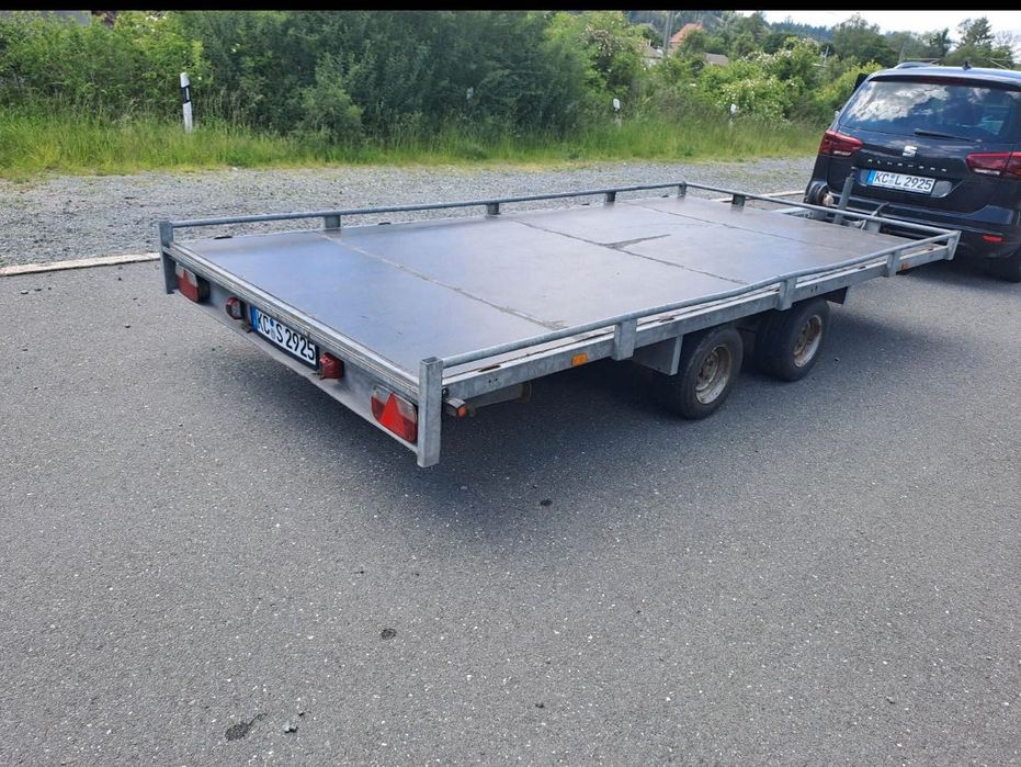 Închiriez,efectuez toaletare copaci cu nacelă 12,5 m și alte servicii!