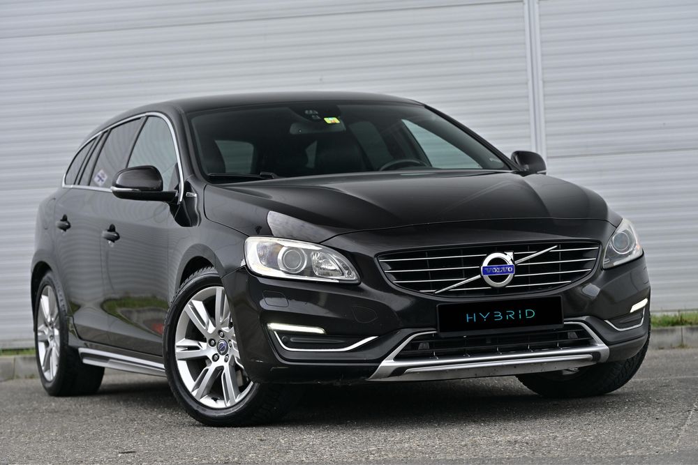 Volvo V60 Plug in Hybrid D6 Crosscountry 4X4   automat, navi, xenon