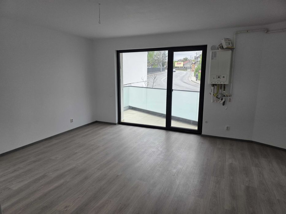 Apartament cu doua camere nemobilat in bloc nou central / Smeurei - parter inalt, doar pentru birouri
