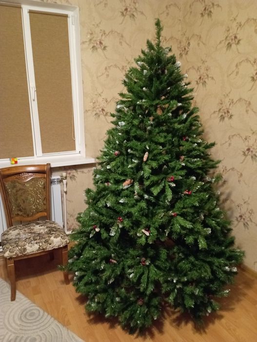 Ёлка искусственная.