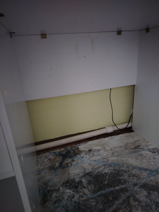 . Стол в комнату.