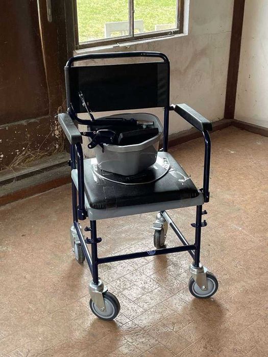 Scaun Cu Wc Pentru Persoane cu Probleme