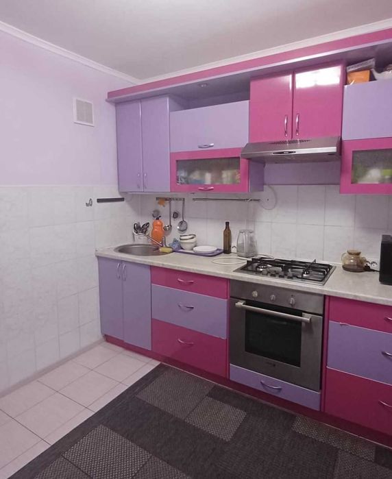 Продам квартиру трехкомнатную