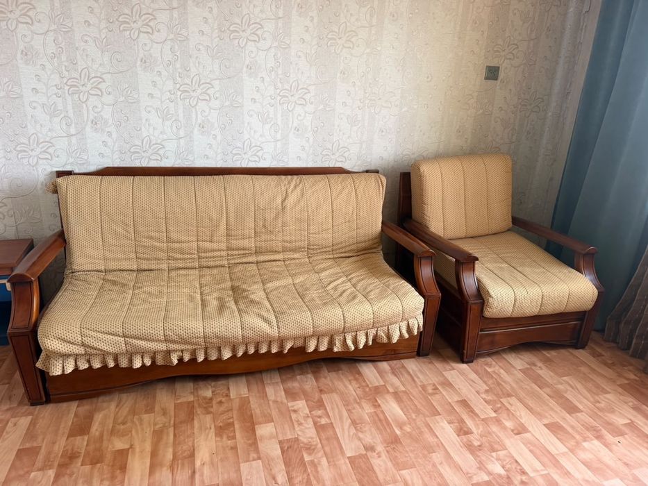 Продам диван б.у , дубовый