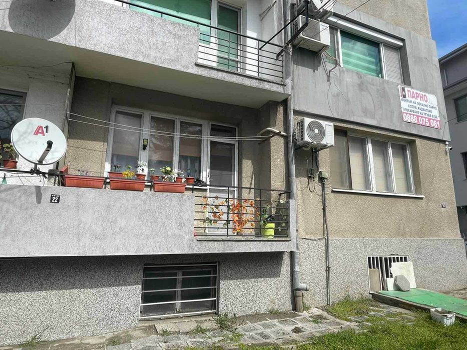 Собственик продава тухлен многостаен центъра - в гр. Айтос