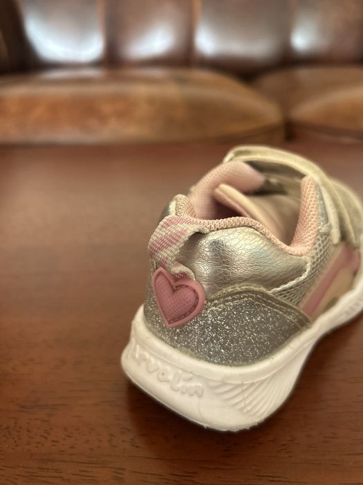 Детские кроссовки