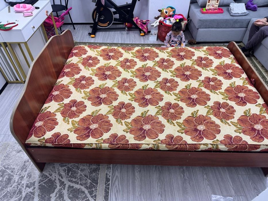 Двухспальная кровать