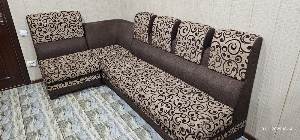 Кухонный уголок диван 2,5х1,4м