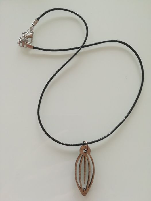 Колиета от дърво и смола