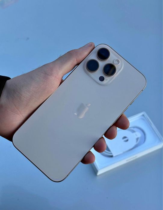 Vând iPhone 16 pro max Desert Titanium