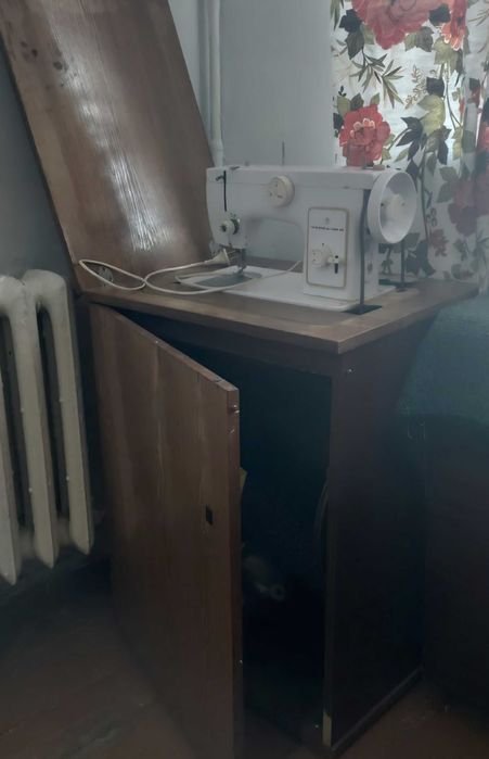 Швейная машинка Чайка