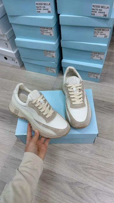 Продам новые кроссовки