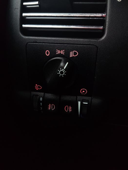 Ceas Bord. Panou Climă și Control Lumini