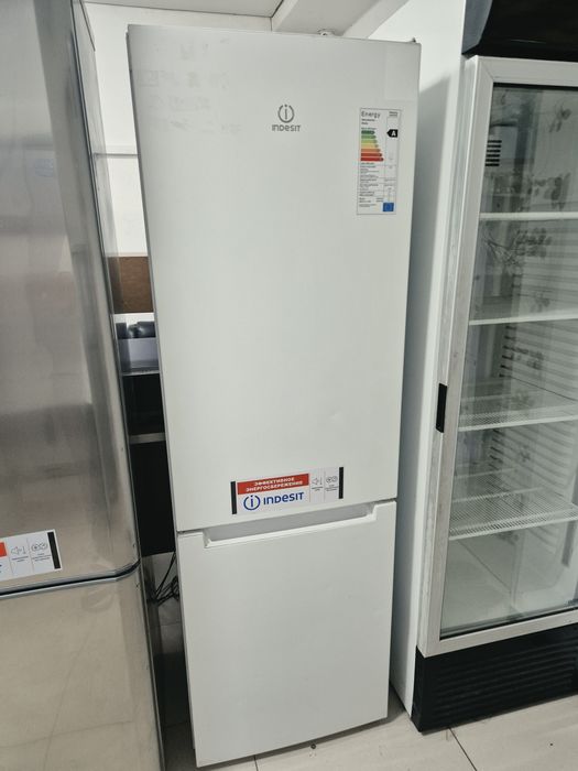 Продам холодильник Indesit