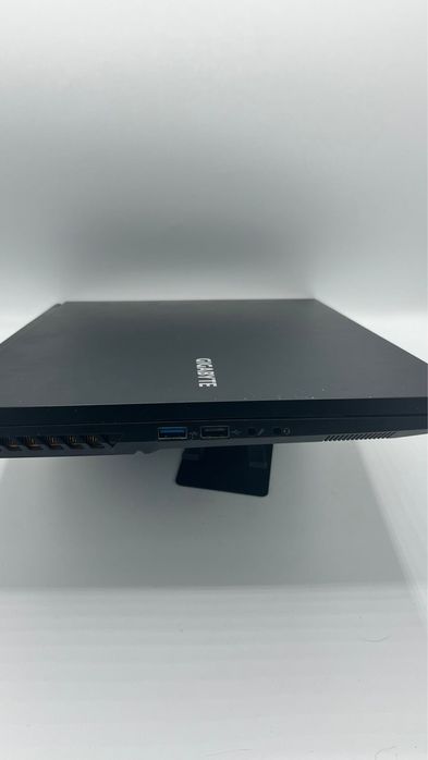 Vand sau schimb Laptop ultra gaining cu iPhone 17 Pro