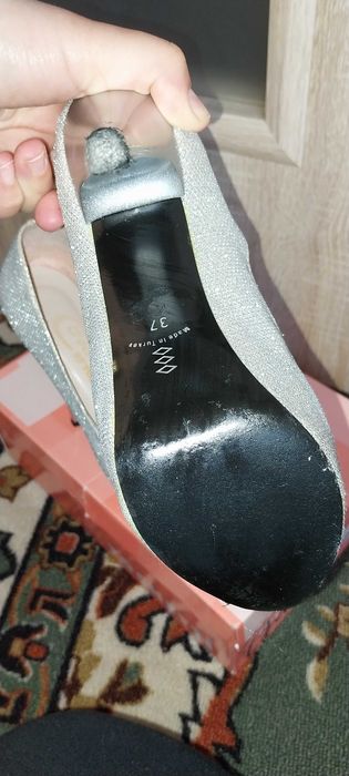 Обувки на висок ток