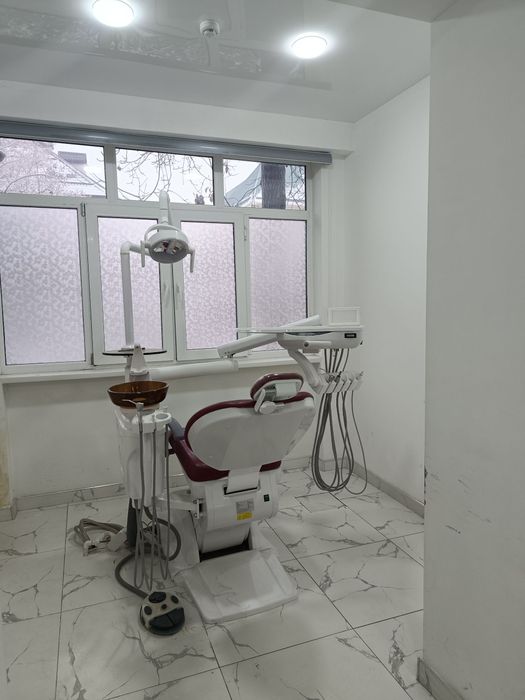 Максим горький 1- ЛИНИЯ СРОЧНО  продам нежилое помещение